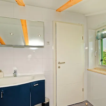 بيت للعطل Atemberaubende Mit Infinity-pool, Blick Auf Motovun, Billard, Tischtennis, Bbq *