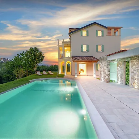 Atemberaubende Mit Infinity-pool, Blick Auf Motovun, Billard, Tischtennis, Bbq