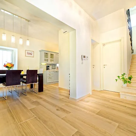 Atemberaubende Mit Infinity-pool, Blick Auf Motovun, Billard, Tischtennis, Bbq Ferienhaus *