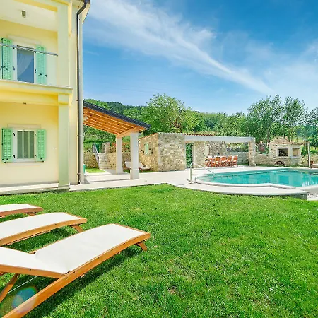 Atemberaubende Mit Infinity-pool, Blick Auf Motovun, Billard, Tischtennis, Bbq *