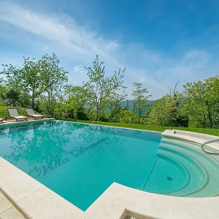 Atemberaubende Mit Infinity-pool, Blick Auf Motovun, Billard, Tischtennis, Bbq Motovun