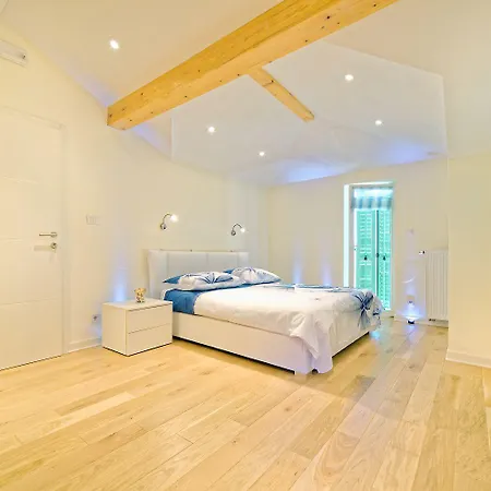 Atemberaubende Mit Infinity-pool, Blick Auf Motovun, Billard, Tischtennis, Bbq Holiday home *